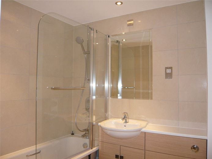 2 bedroom flat, Park Way, Newbury RG14 - Let Agreed