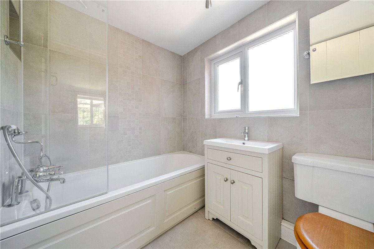 5 bedroom house, Inholmes Common, Woodlands St. Mary RG17 - Let Agreed