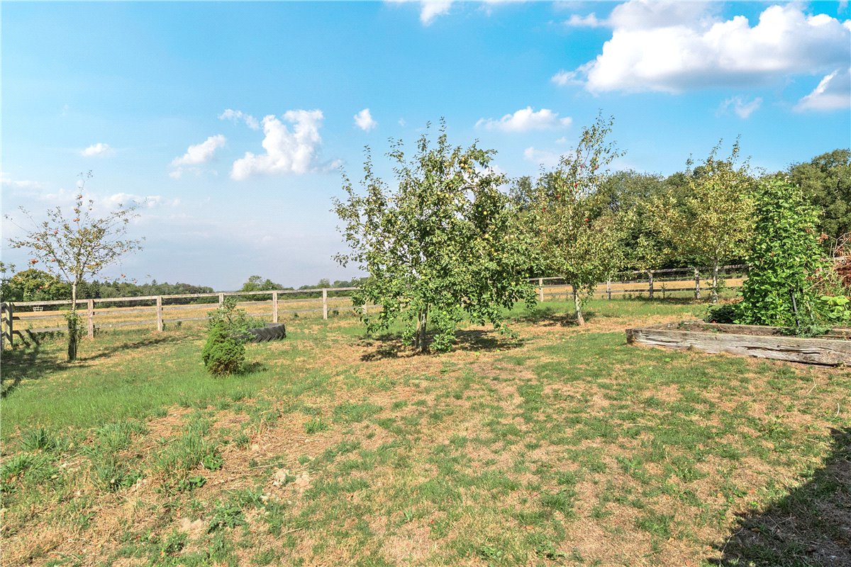 5 bedroom house, Inholmes Common, Woodlands St. Mary RG17 - Let Agreed