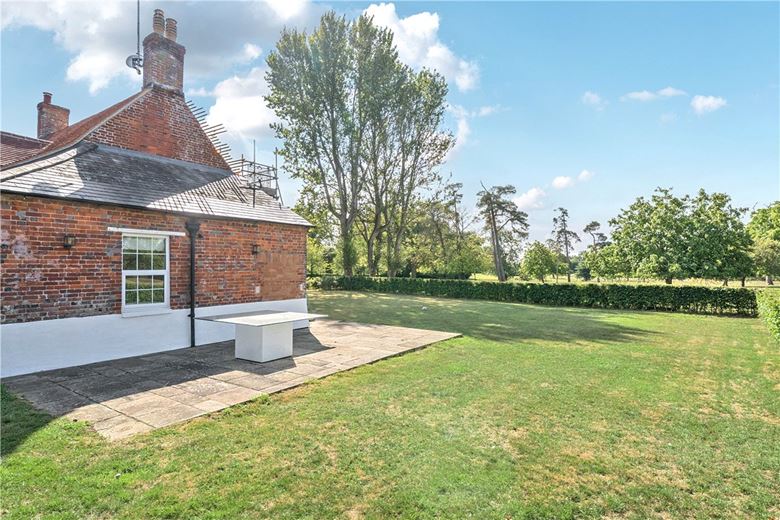 5 bedroom house, Inholmes Common, Woodlands St. Mary RG17 - Let Agreed