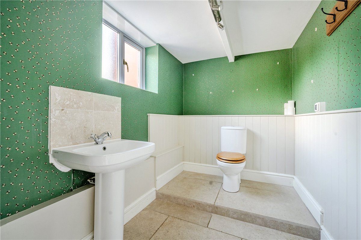 5 bedroom house, Inholmes Common, Woodlands St. Mary RG17 - Let Agreed