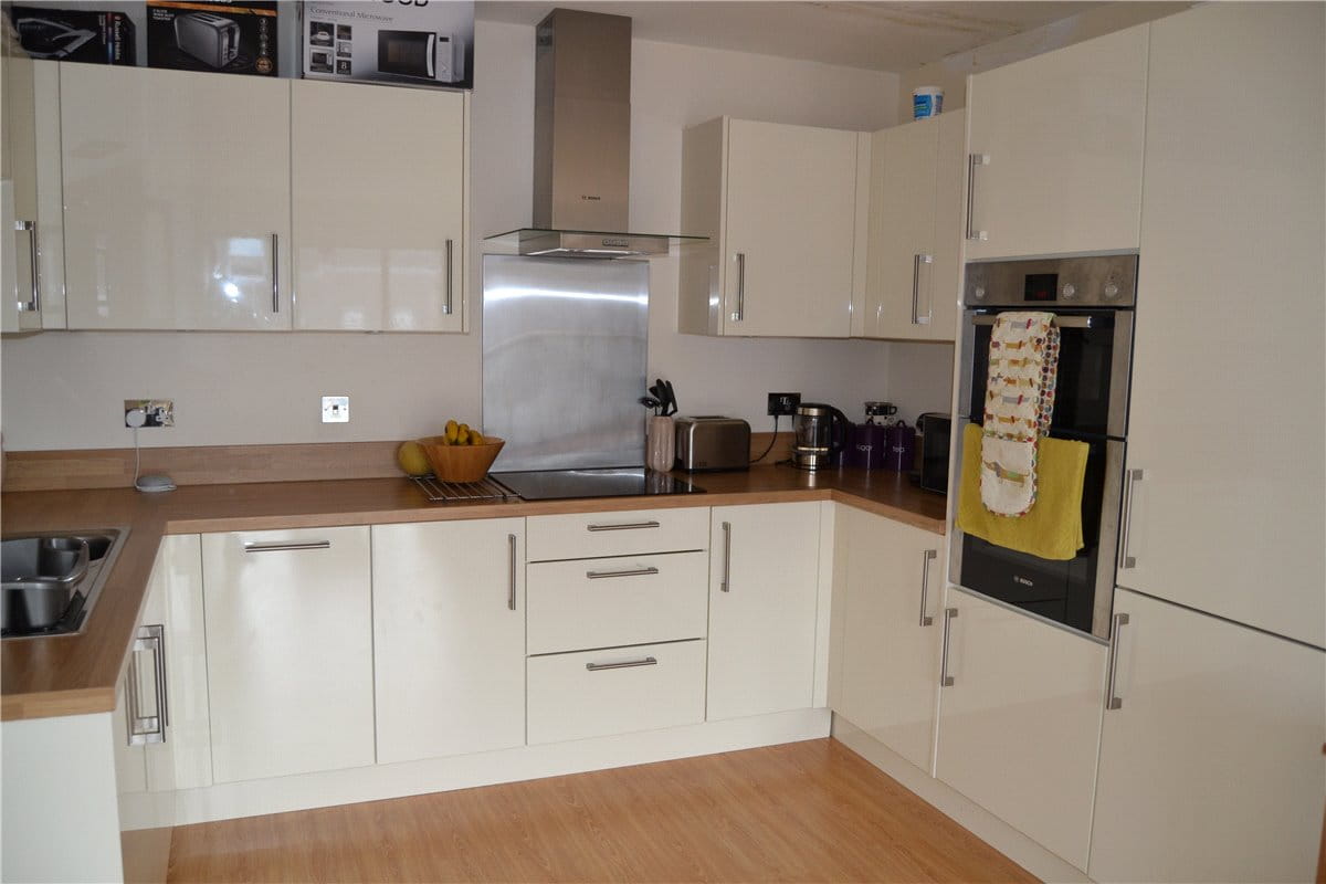 2 bedroom flat, West Street, Newbury RG14 - Under Offer