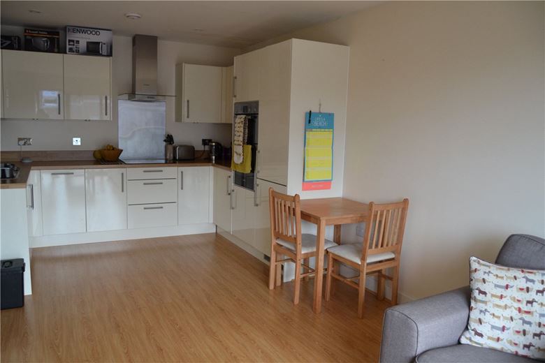 2 bedroom flat, West Street, Newbury RG14 - Under Offer