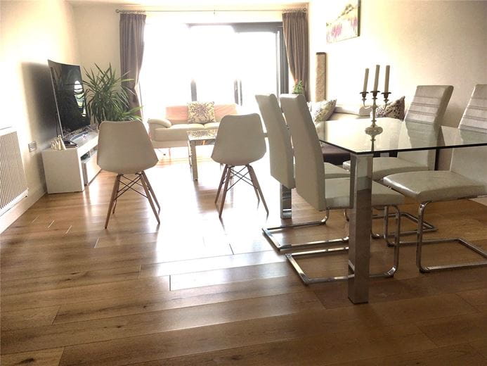 2 bedroom flat, Racecourse Road, Newbury RG14 - Let Agreed