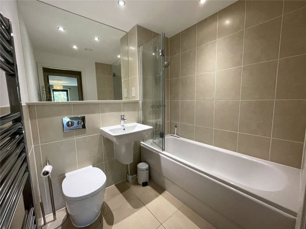 2 bedroom flat, Racecourse Road, Newbury RG14