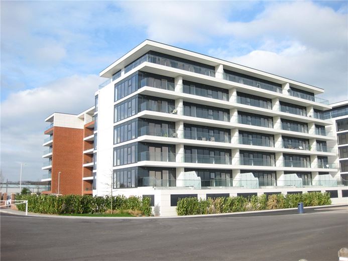 1 bedroom flat, Southmead House, Kingman Way RG14