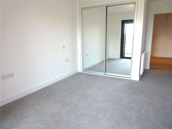 1 bedroom flat, Southmead House, Kingman Way RG14