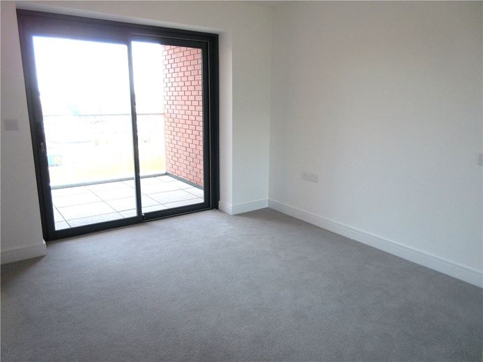 1 bedroom flat, Southmead House, Kingman Way RG14
