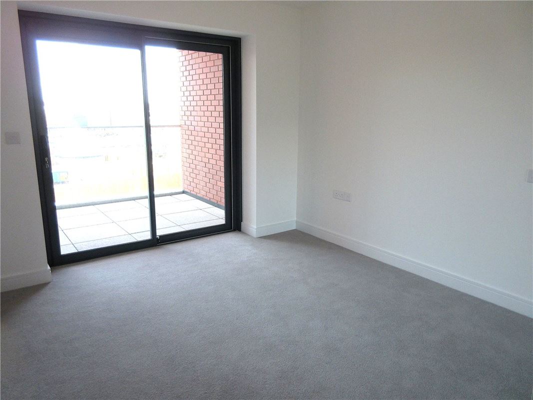 1 bedroom flat, Southmead House, Kingman Way RG14