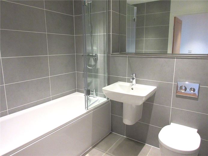 1 bedroom flat, Southmead House, Kingman Way RG14
