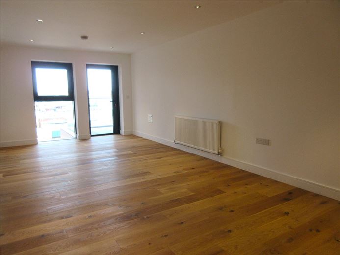 1 bedroom flat, Southmead House, Kingman Way RG14