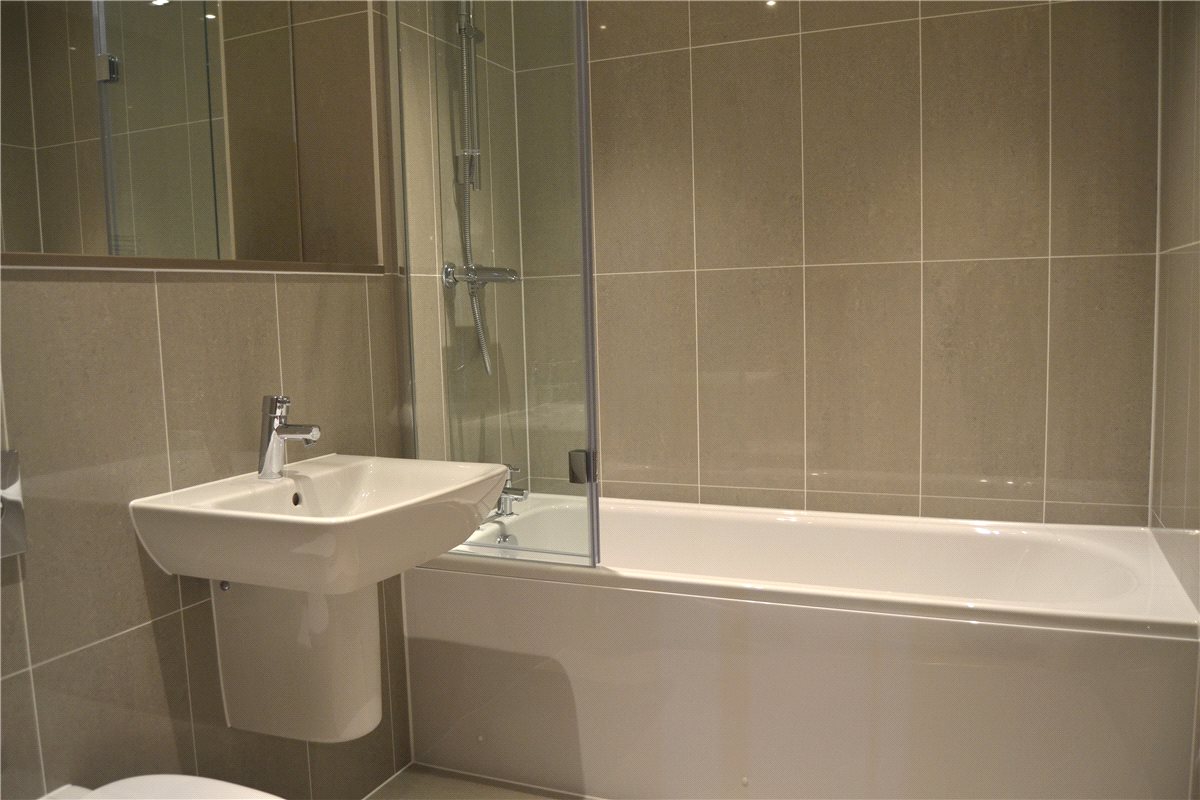 2 bedroom flat, Kingman Way, Newbury RG14