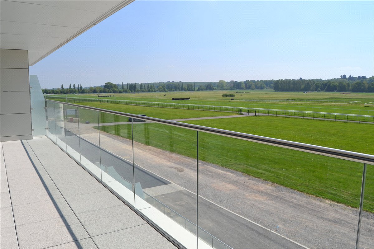 2 bedroom flat, Kingman Way, Newbury RG14
