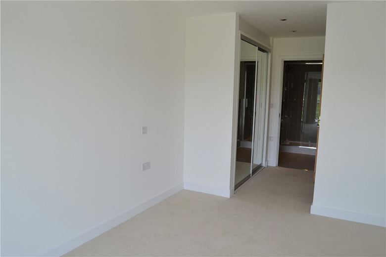 2 bedroom flat, Kingman Way, Newbury RG14