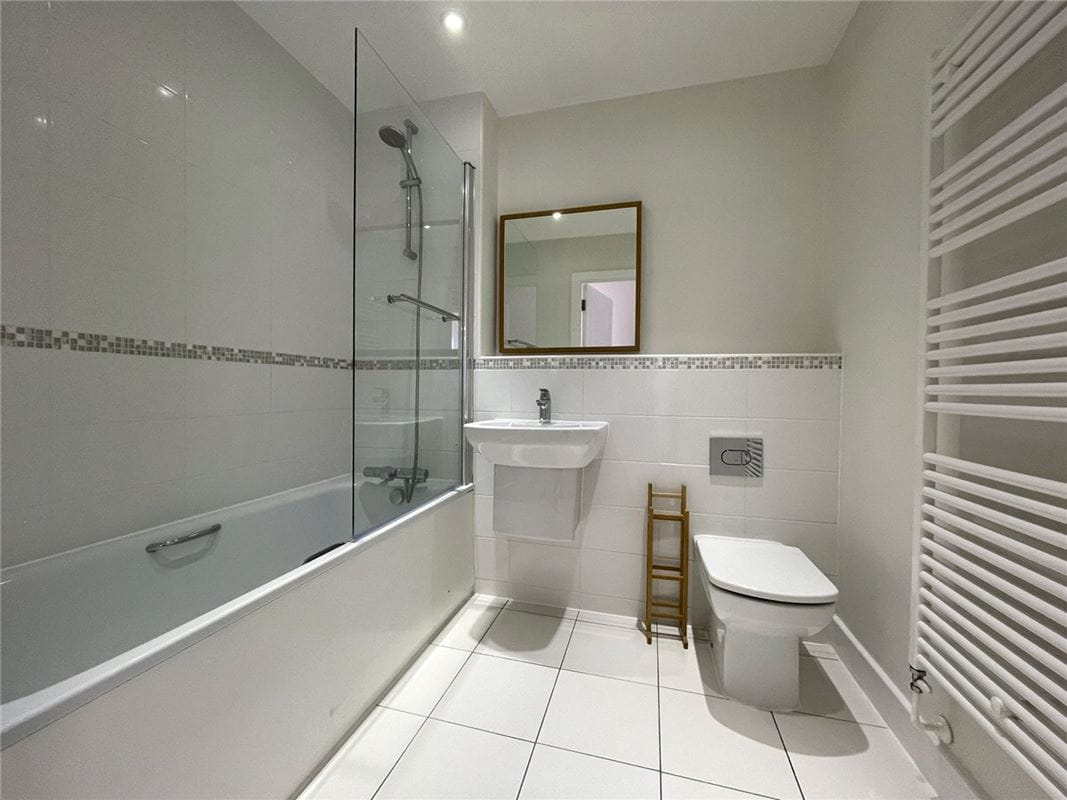 2 bedroom flat, West Street, Newbury RG14 - Let Agreed