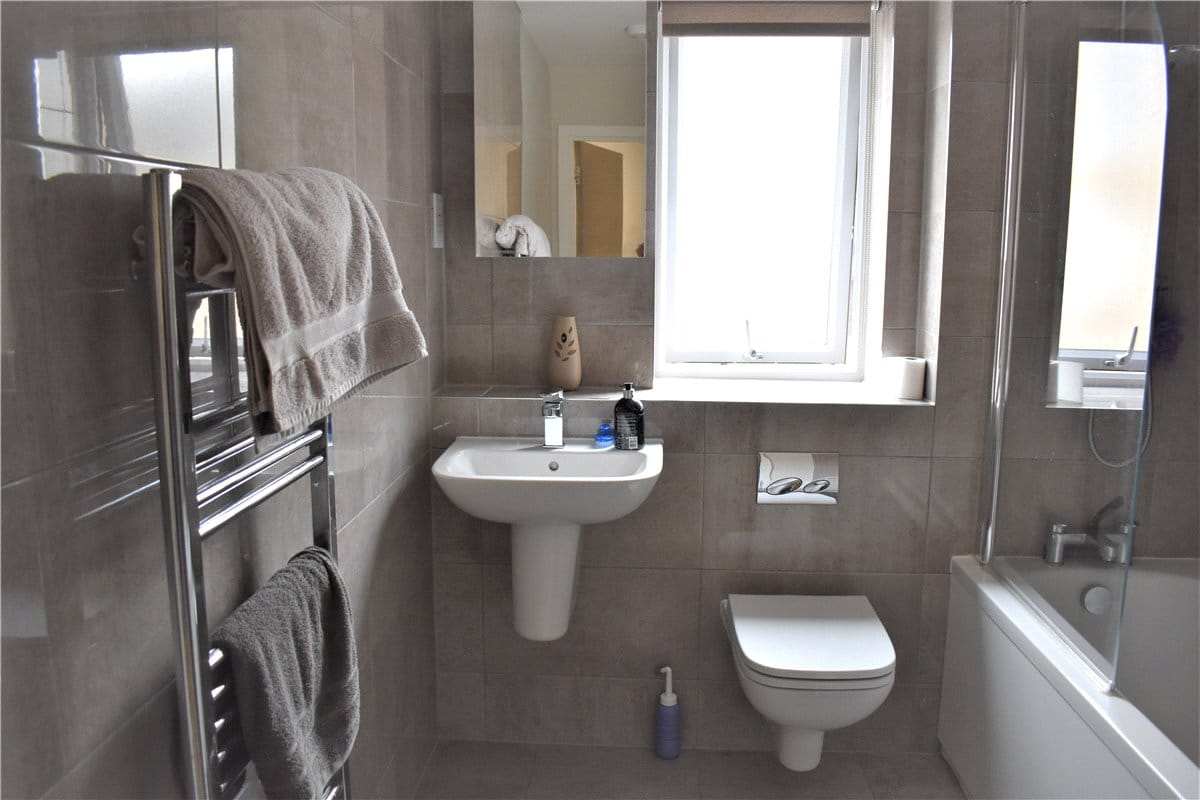 2 bedroom flat, Steel Close, Newtown Road RG14