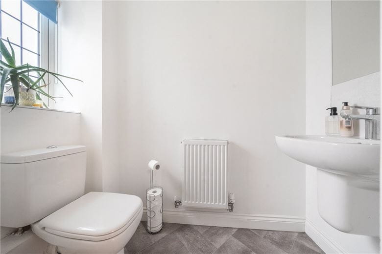 3 bedroom house, Woolhampton, Reading RG7 - Under Offer