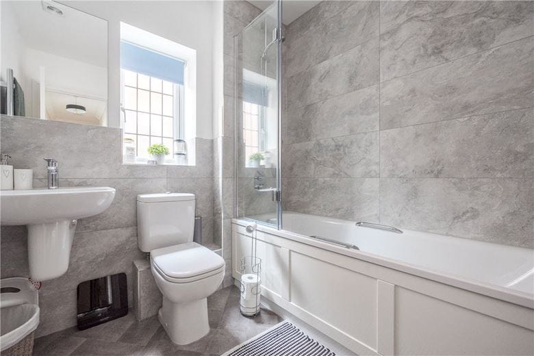 3 bedroom house, Woolhampton, Reading RG7 - Under Offer