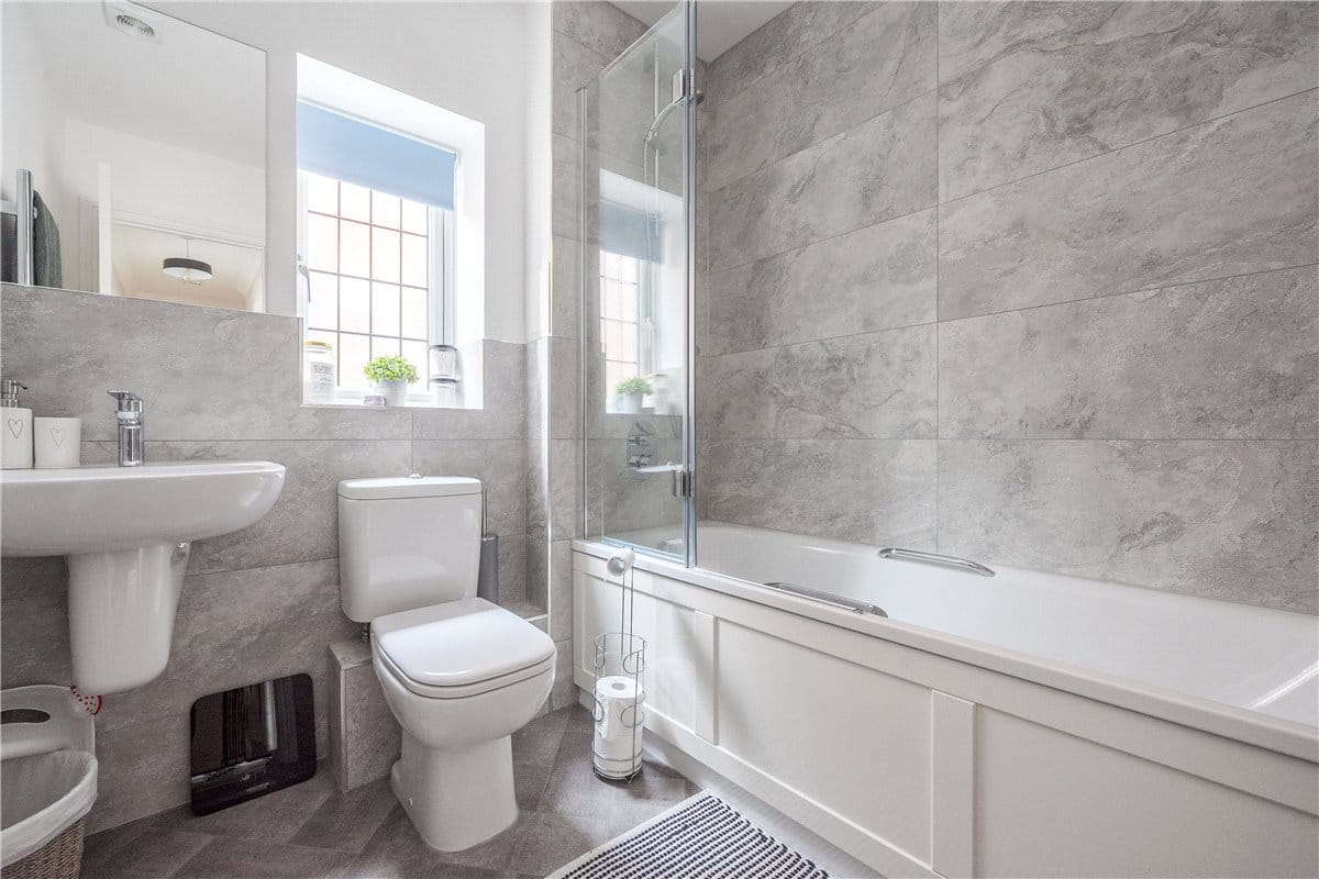 3 bedroom house, Woolhampton, Reading RG7 - Under Offer