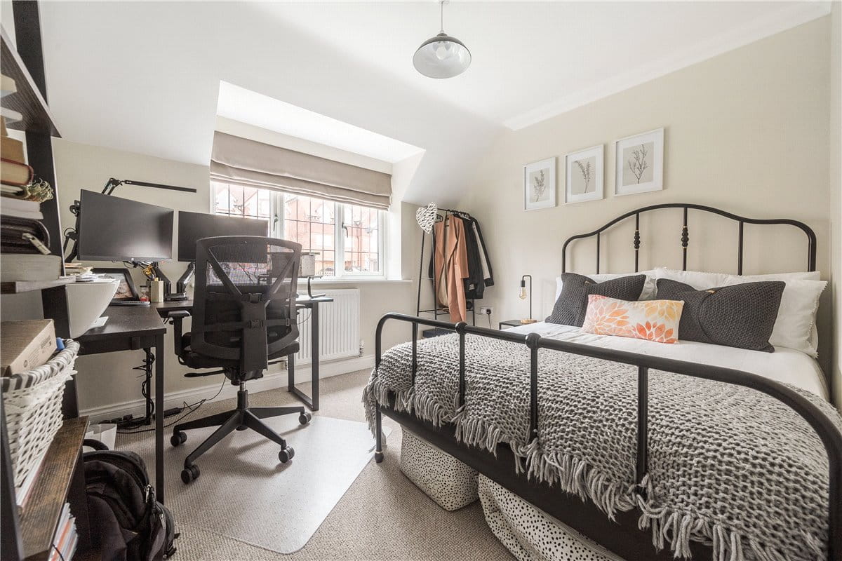 3 bedroom house, Woolhampton, Reading RG7 - Under Offer