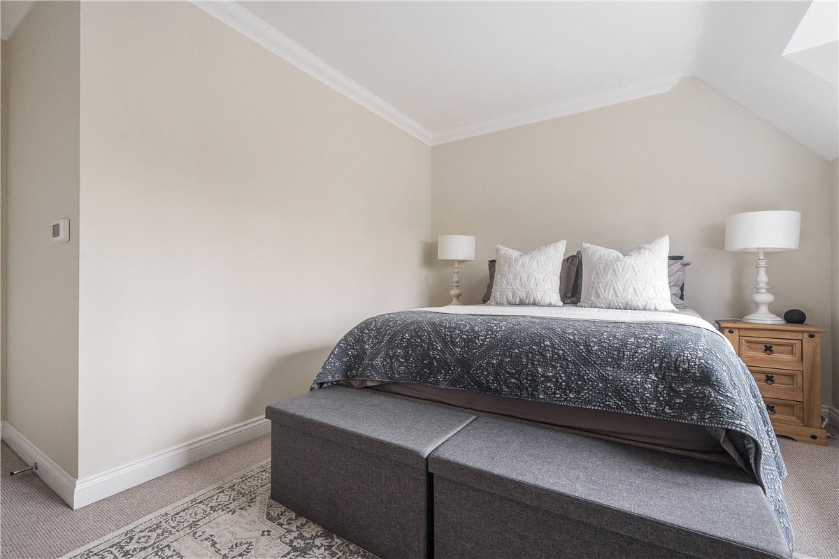 3 bedroom house, Woolhampton, Reading RG7 - Under Offer