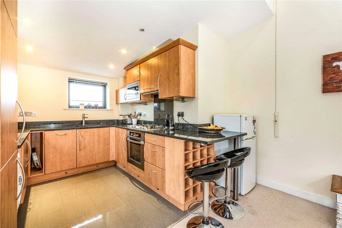 2 bedroom flat, Old Bath Road, Newbury RG14