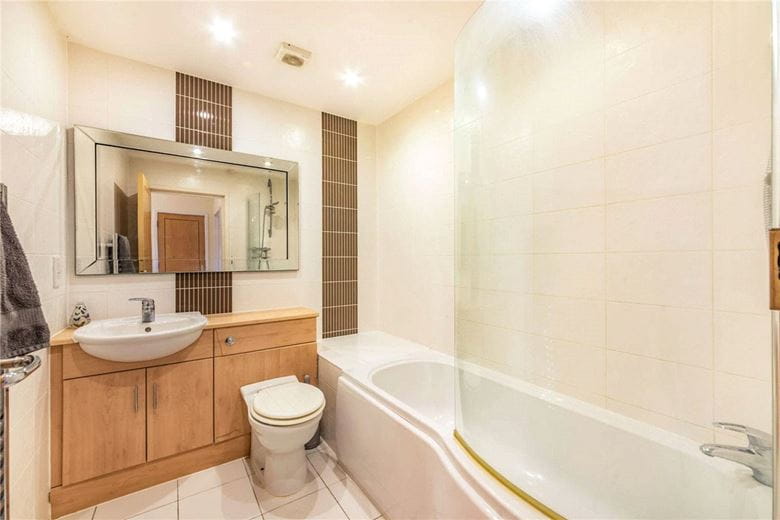 2 bedroom flat, Old Bath Road, Newbury RG14