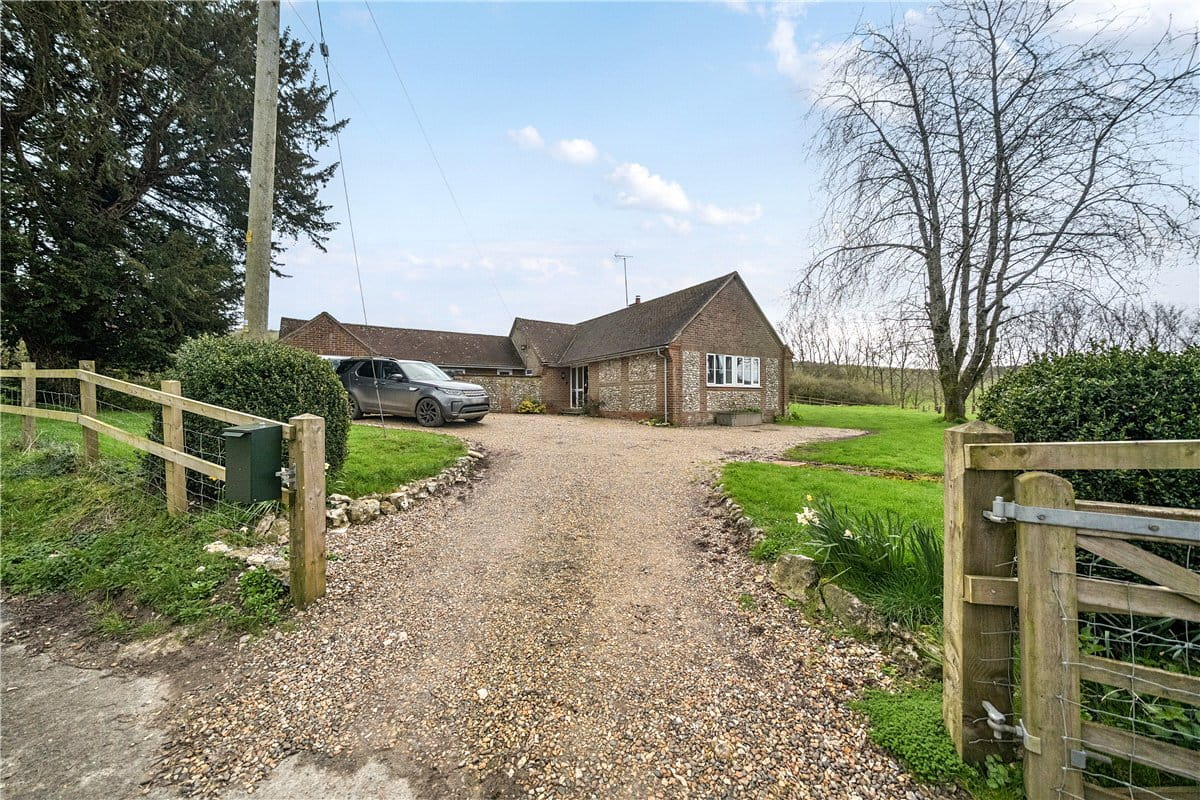 3 bedroom bungalow, Combe, Hungerford RG17 - Available