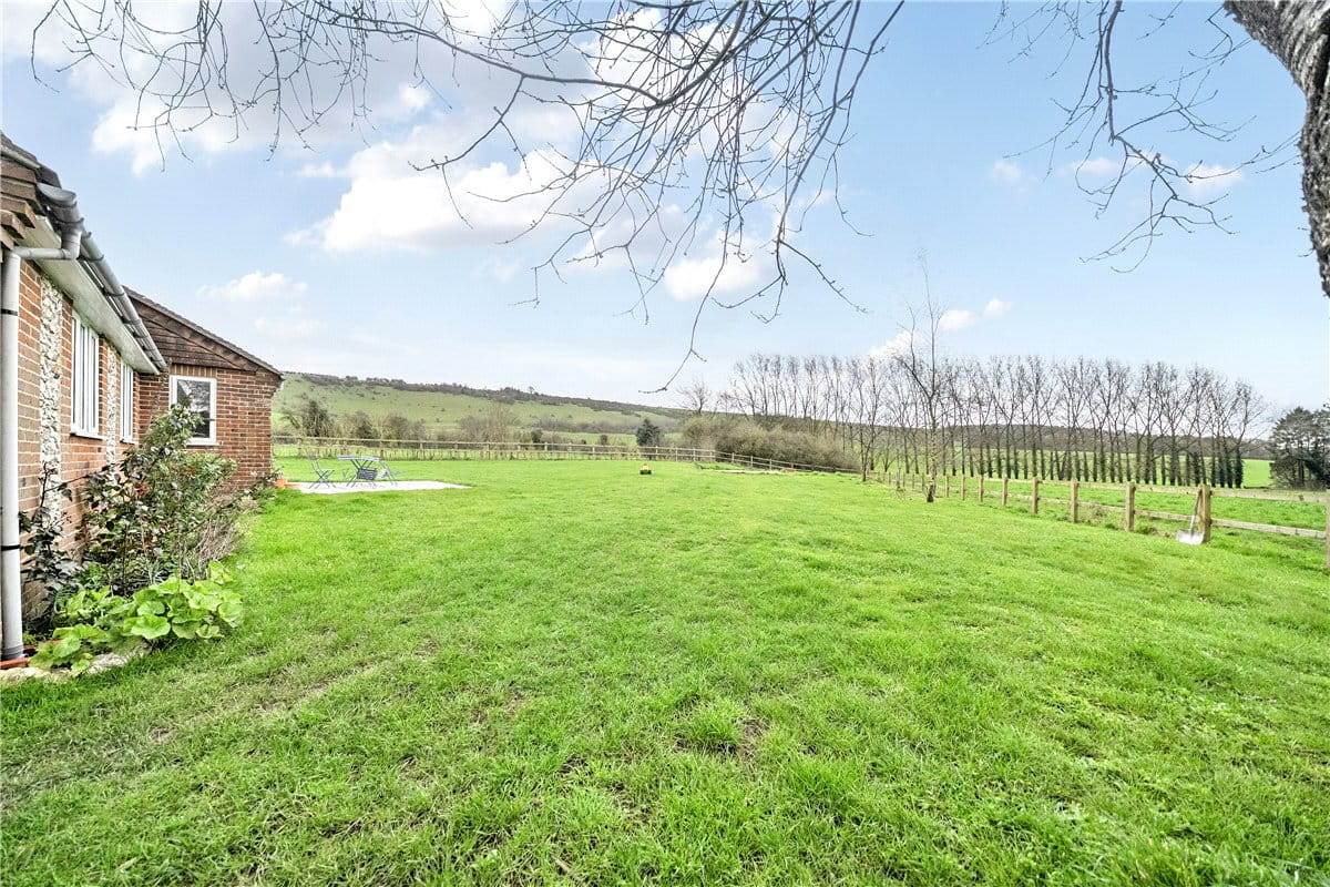 3 bedroom bungalow, Combe, Hungerford RG17 - Available