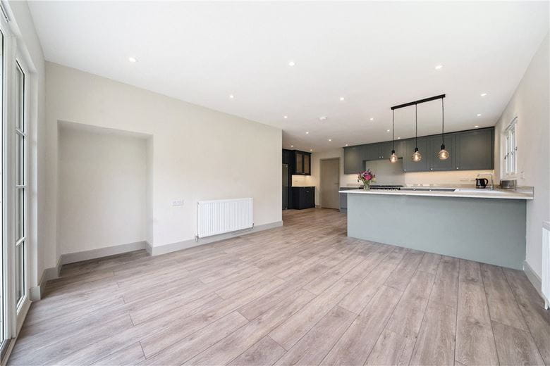 5 bedroom bungalow, Peasemore, Newbury RG20 - Let Agreed