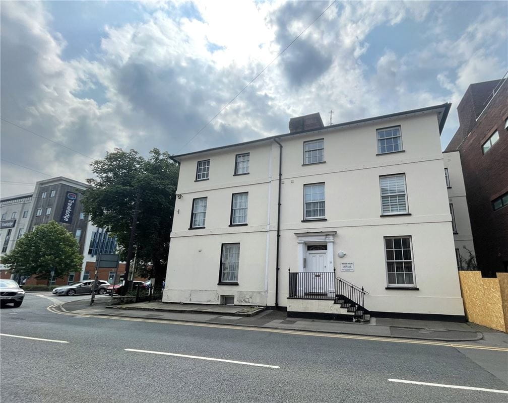 1 bedroom flat, London Road, Newbury RG14 - Available