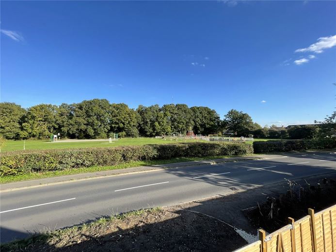 3 bedroom house, Enborne Street, Enborne RG14 - Available