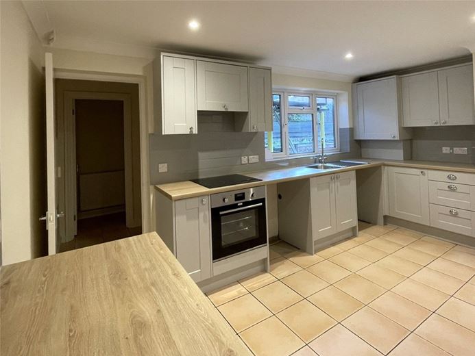 2 bedroom house, Castle Lane, Donnington RG14