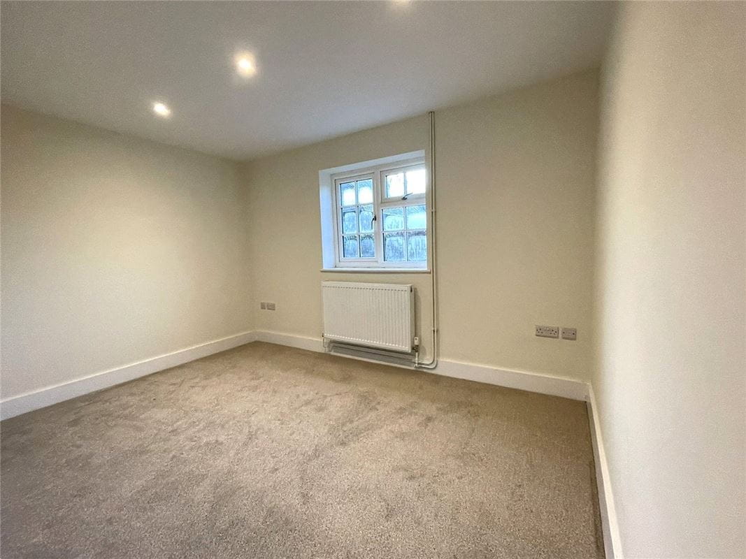 2 bedroom house, Donnington, Newbury RG14 - Available