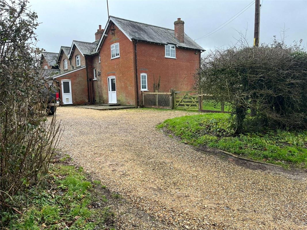 4 bedroom house, Sydmonton, Burghclere RG20 - Let Agreed