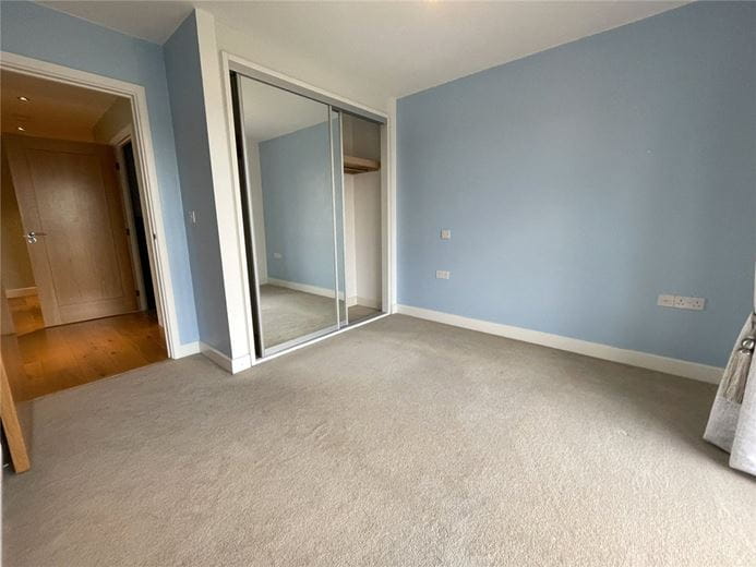 2 bedroom flat, Kingman Way, Newbury RG14 - Available