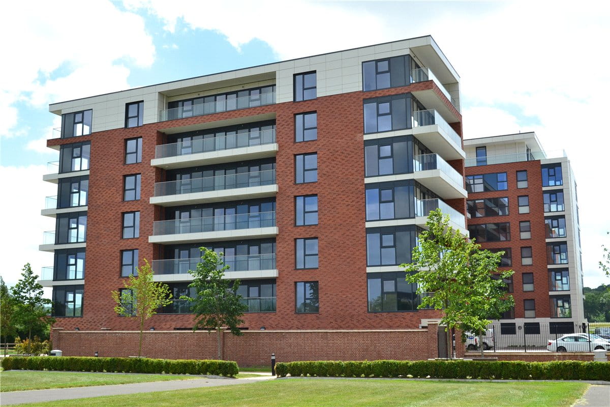 2 bedroom flat, Kingman Way, Newbury RG14 - Available