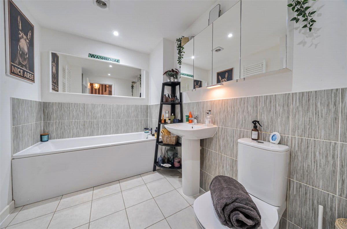 3 bedroom house, Newbury, Berkshire RG14 - Available