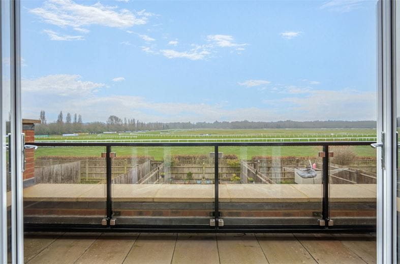 3 bedroom house, Newbury, Berkshire RG14 - Available