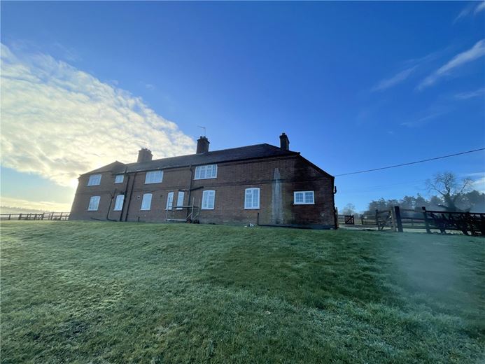 2 bedroom house, Lower Woodcott, Whitchurch RG28 - Available