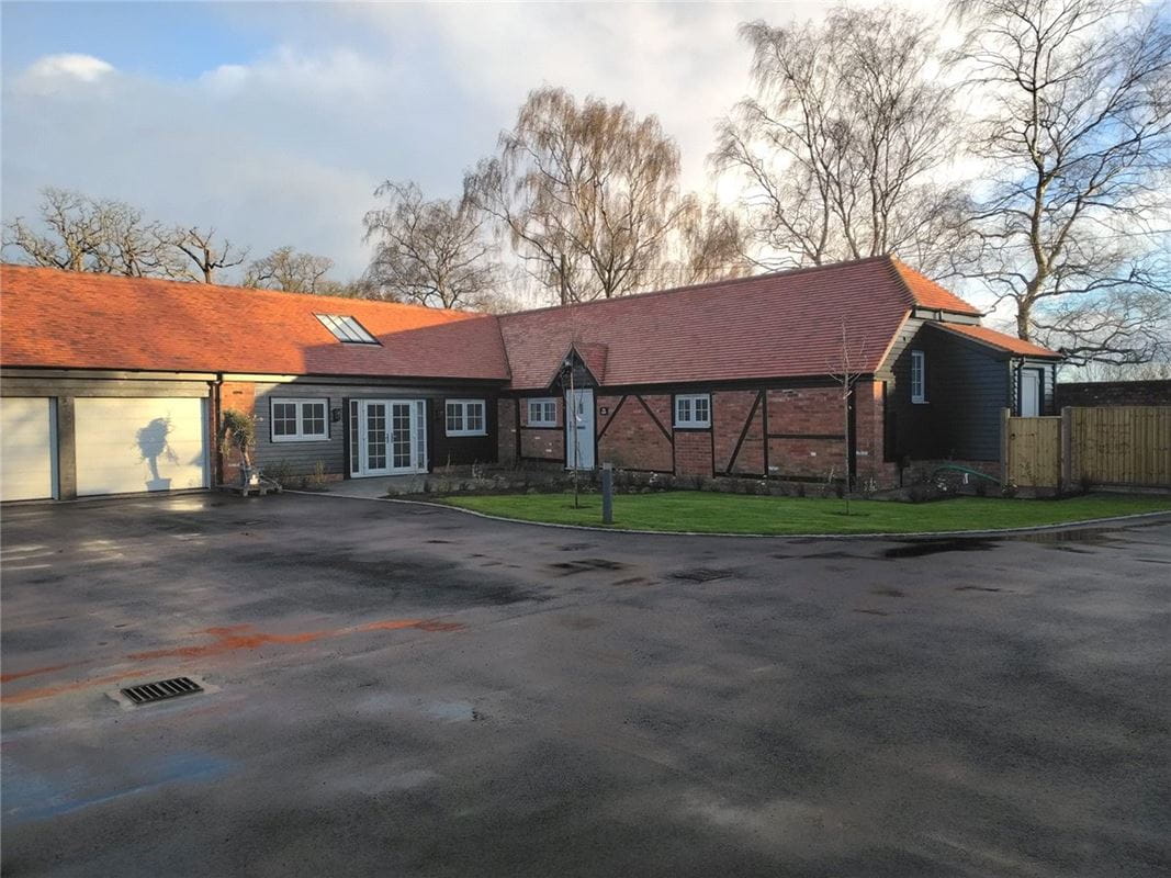 2 bedroom house, Enborne Street, Enborne RG20 - Let Agreed