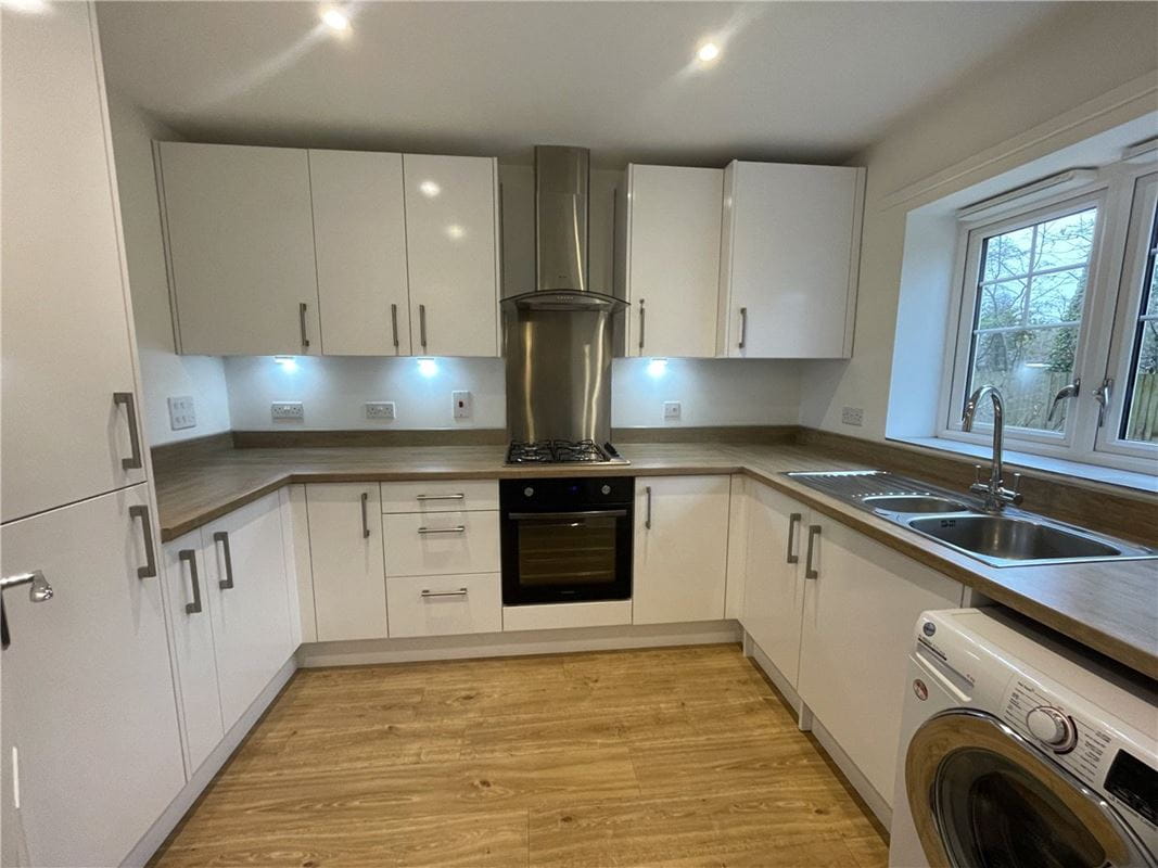 2 bedroom house, Woolhampton, Reading RG7 - Under Offer