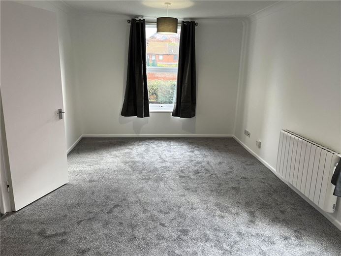 2 bedroom flat, London Road, Newbury RG14 - Available
