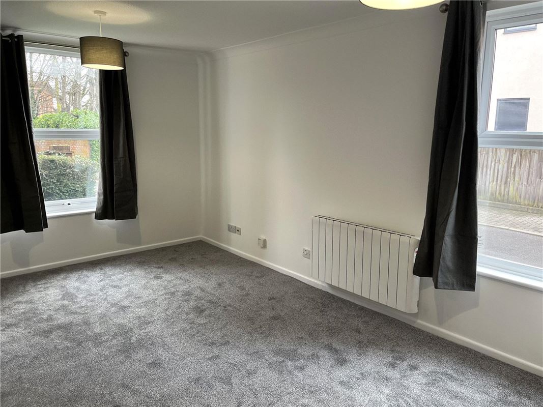 2 bedroom flat, London Road, Newbury RG14 - Available
