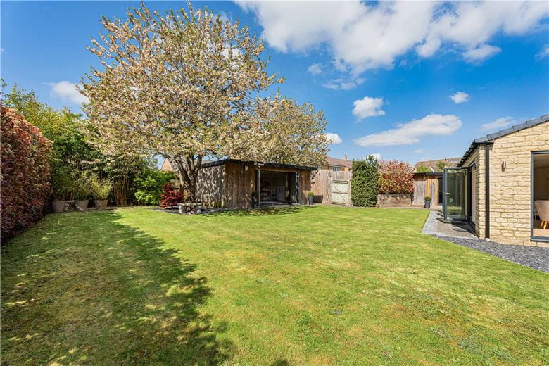 4 bedroom house, Willows Edge, Eynsham OX29 - Available