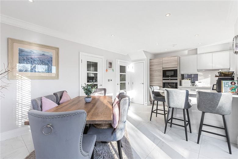 3 bedroom house, Couling Close, Yarnton OX5 - Available