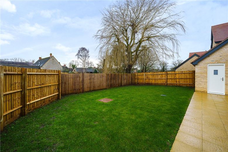 4 bedroom house, Southfields, Weston-on-the-Green OX25 - Available