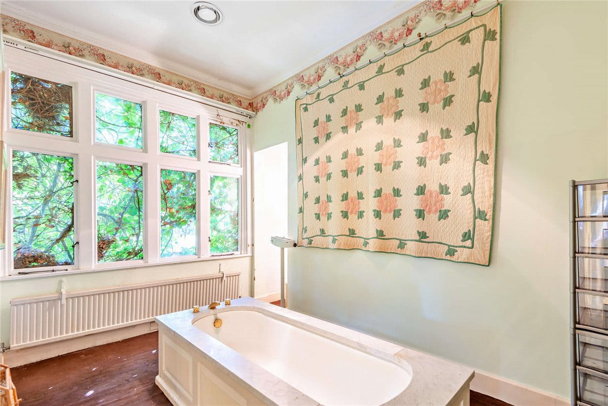 5.5 acres Country Estate, Priest Hill, Old Windsor SL4 - Available