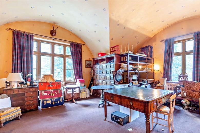 5.5 acres Country Estate, Priest Hill, Old Windsor SL4 - Available