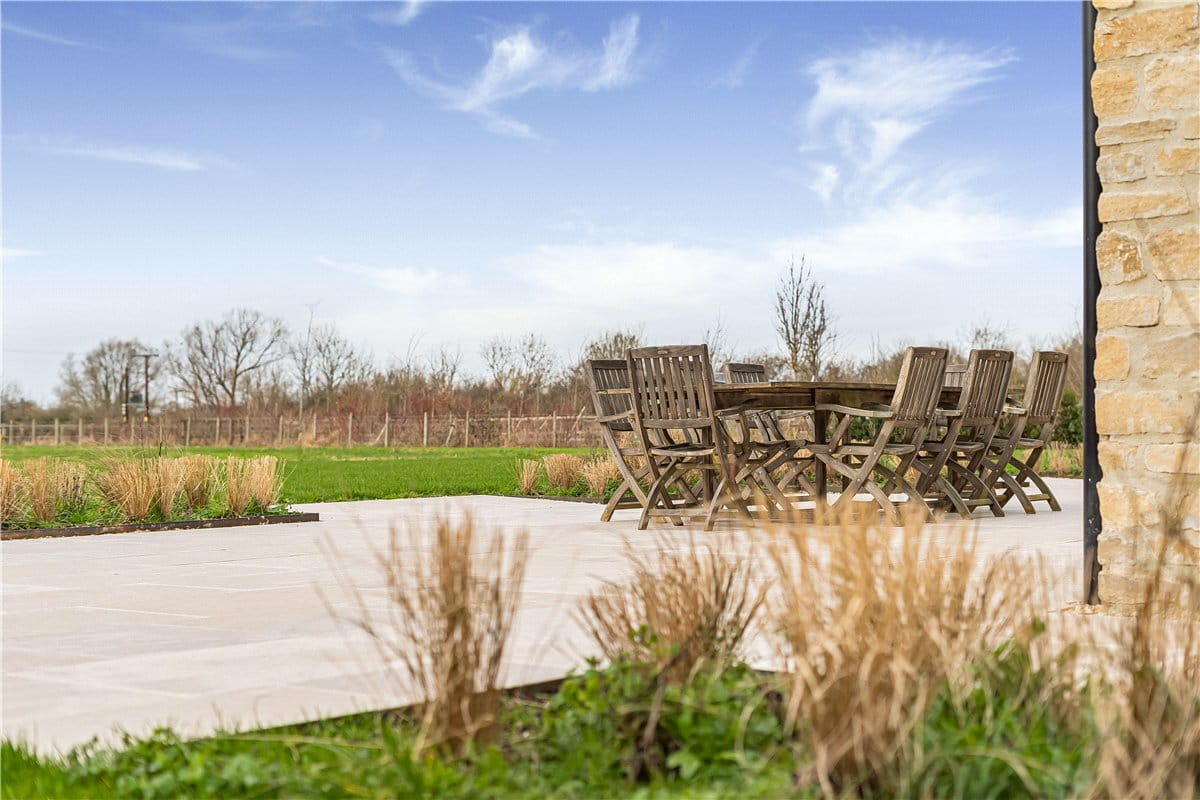 5 bedroom house, Lower End, Alvescot OX18 - Available